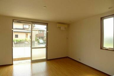 【ＬＤＫ１２．９帖】素朴な味わいでリラックスムードを引き出すしつらえ。爽やかさのなかに、凛とした風…