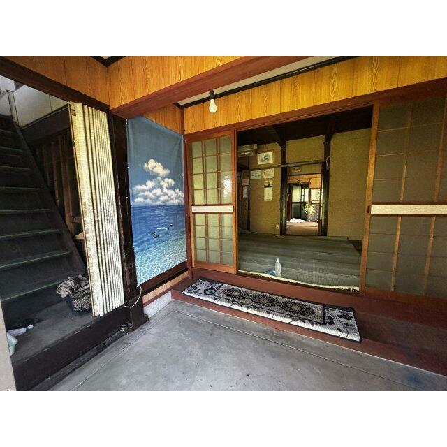 建物内部、玄関