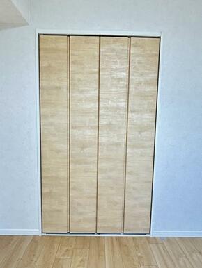 「収納」建具はナチュラルウッドでそろえ、優しい雰囲気のお部屋です。