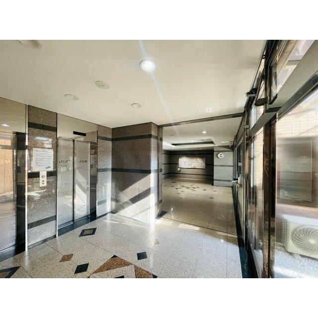 エレベーター2基あり。