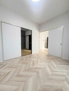 洋室と和室の間にも扉が付いており自由に行き来できます♪