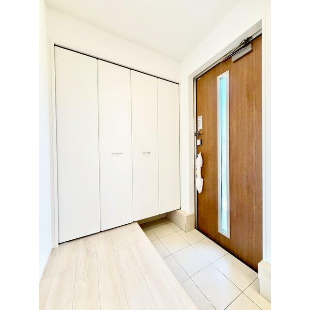 玄関には大容量の下駄箱あり！ ご家族全員の靴を入れても余裕がありそうですね！