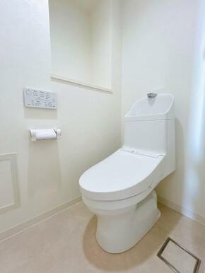 「トイレ」洗浄機付きトイレに新品交換済み。