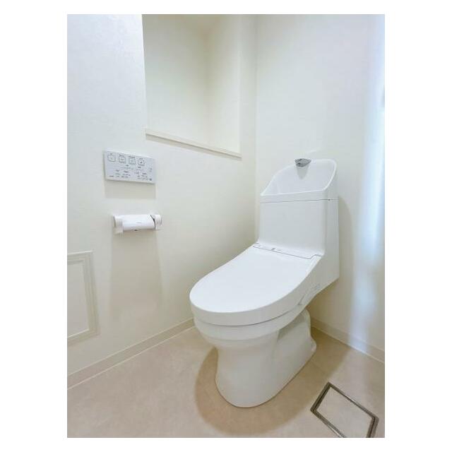 「トイレ」洗浄機付きトイレに新品交換済み。