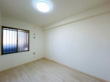 「東側洋室約6帖」クローゼットがございます。