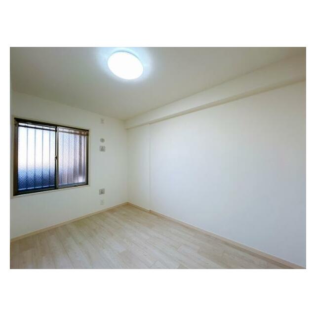 「東側洋室約6帖」クローゼットがございます。