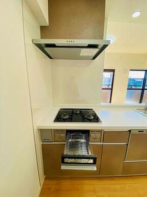 「キッチン」コンロも新品しております。