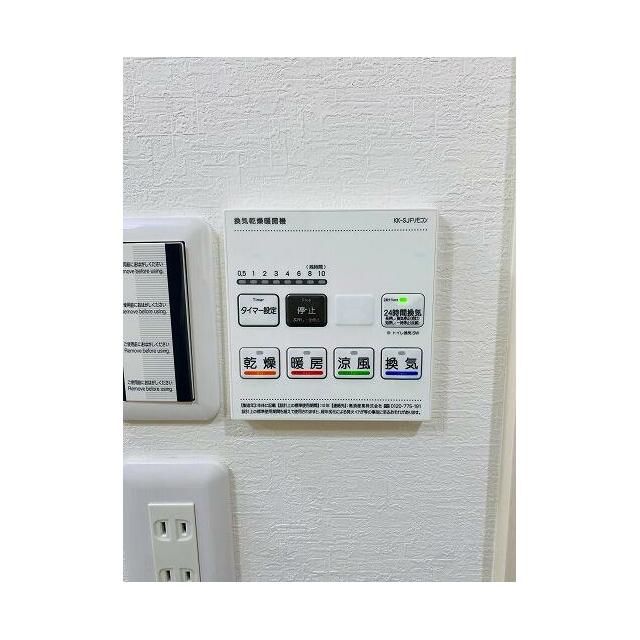 「浴室乾燥暖房機」24時間換気機能がついております。