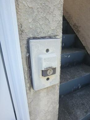 来訪者がいらっしゃったらチャイムで呼び出し可能です