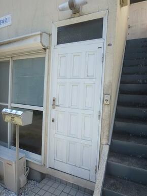 玄関はダブルロック・チャイム付き