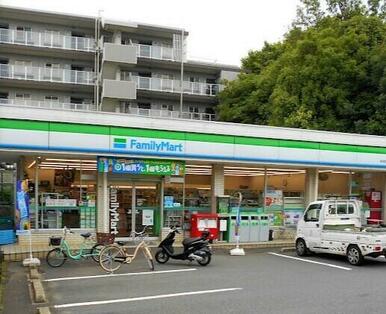 ファミリーマート新栄町店