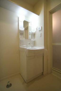 洗面化粧台がございます