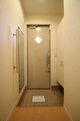 玄関はシューズボックスがございます