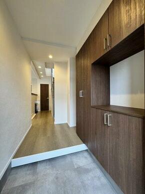 大容量シューズボックスつき。