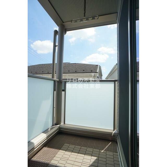 バルコニーがあるので洗濯物を太陽の下で干すことができます♪