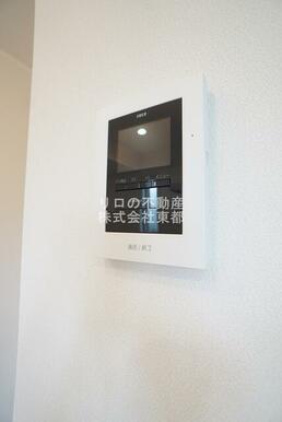 訪問者が一目で分かるＴＶモニタ付インターホンです！