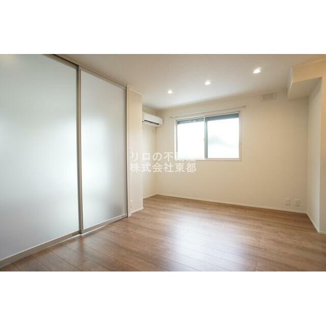 自由に家具を配置できる広々としたリビングです♪