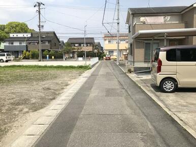 対側側がセットバック済みの為、普通車でも問題なく進入できます！