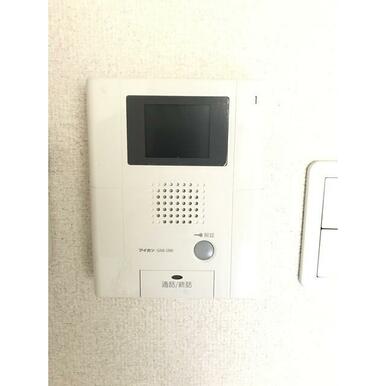 エントランスの画像がカラーで確認できます