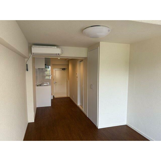 個人の部屋や寝室として使える洋室です