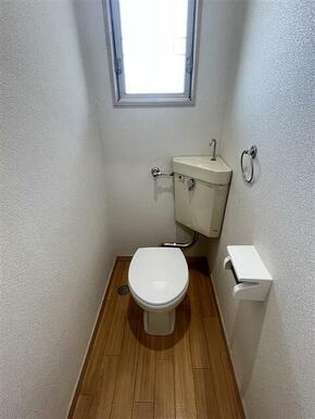 トイレは小窓があるので換気もできます！