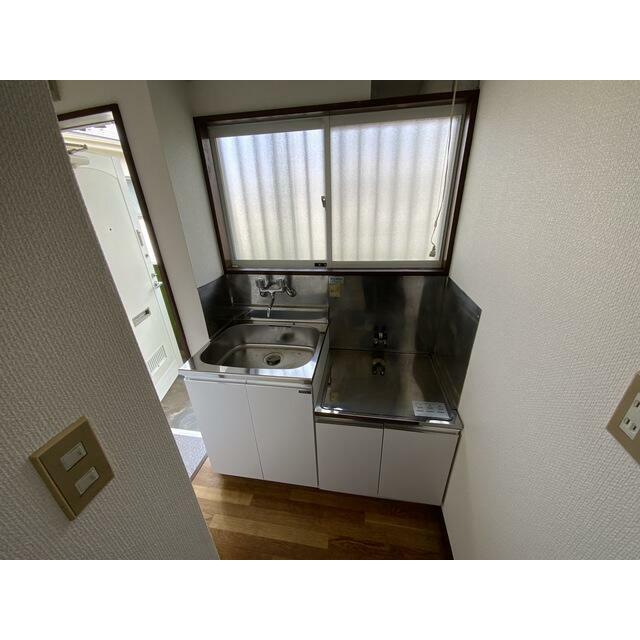 キッチン（明るい窓付き）