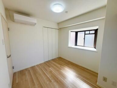 「北側洋室」床張り済みです。