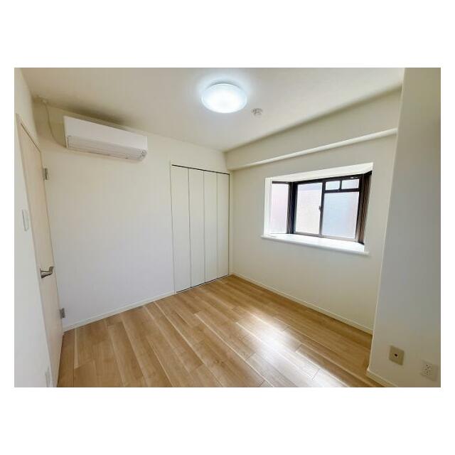 「北側洋室」床張り済みです。