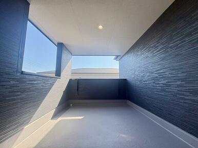 開放感あふれるバルコニーで深呼吸！（2号棟）