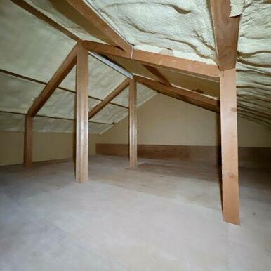 屋根裏収納スペースにはシーズン外のものを保管できます！