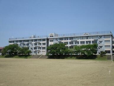 鶴谷中学校