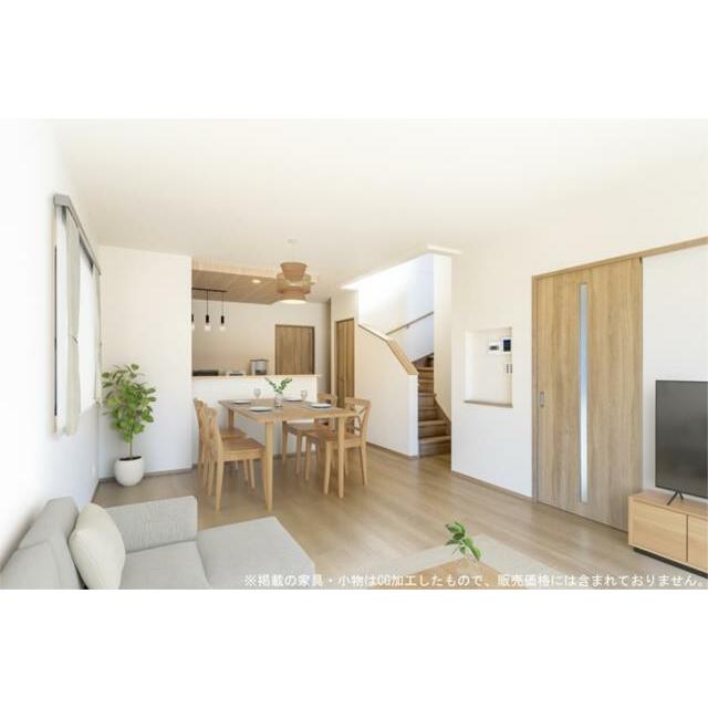 ＬＤＫは１８帖あります。対面キッチン、リビング階段でご家族の自然なふれあいが増えるプランです。
