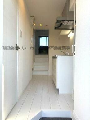 収納もある玄関です