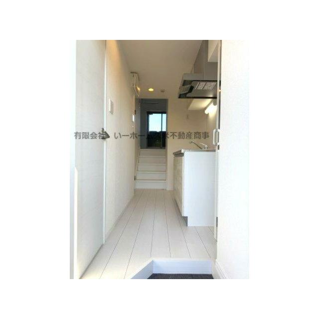 収納もある玄関です