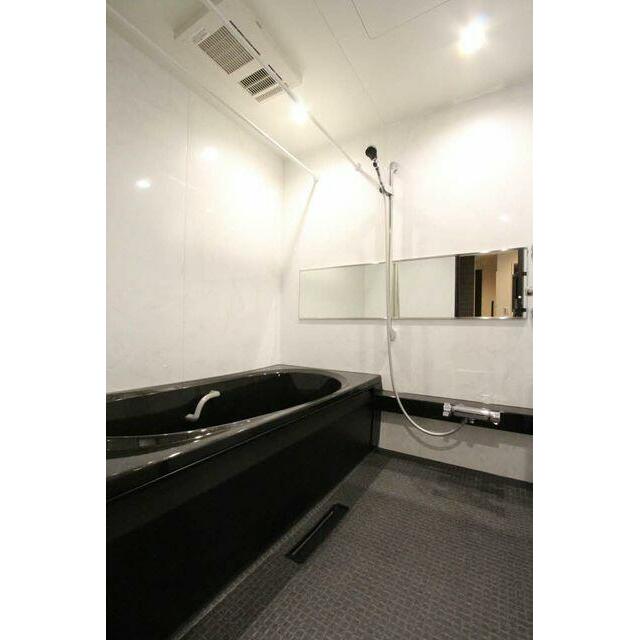 浴室暖房乾燥機能付きのユニットバスです。