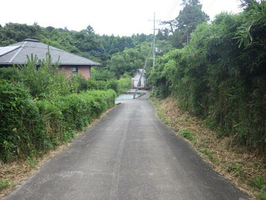 前面道路舗装済