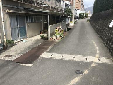 南側前面道路西側より撮影　写真撮影年月：２０２３年３月