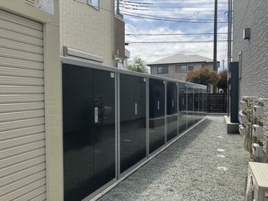 ◆冬用タイヤ等を収納できる各世帯専用ストッカーを用意◆
