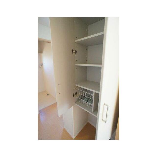 【ペット収納】小分けにされた収納庫になっております！！収納の下はペットがくつろぐ場所になっておりま…