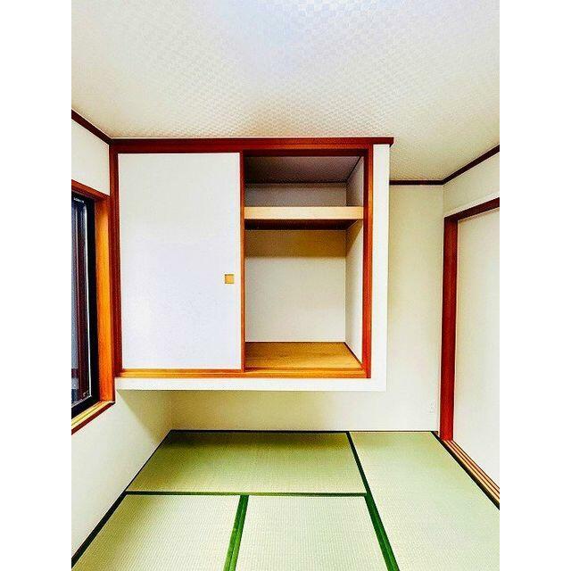 「１階納戸」押入れがございます。お子様のおもちゃも来客布団もすっきり収納可能です。