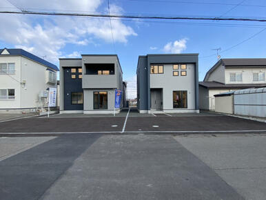 1号棟（左）、2号棟（右）