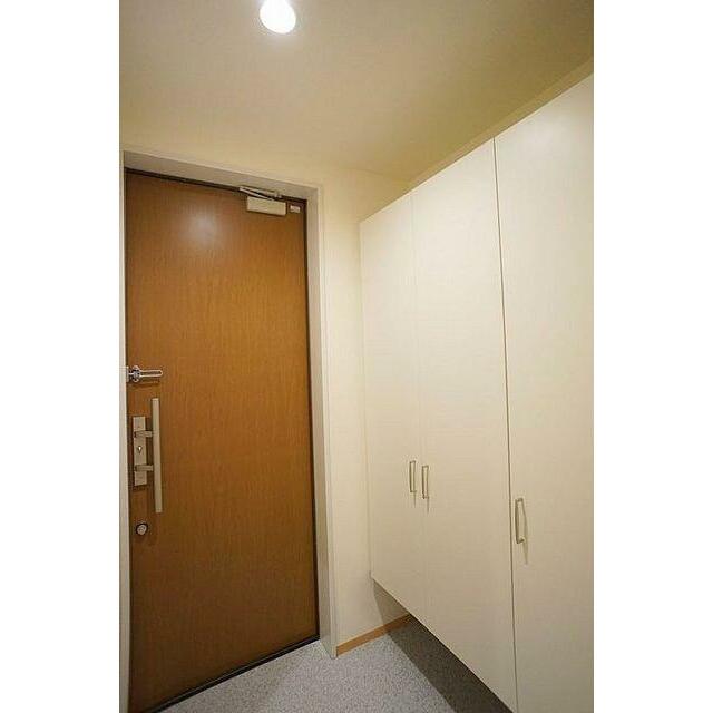 玄関にはシューズボックスがございます