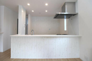 キッチンカウンター背面アクセントクロス