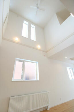 ダイニング吹き抜け