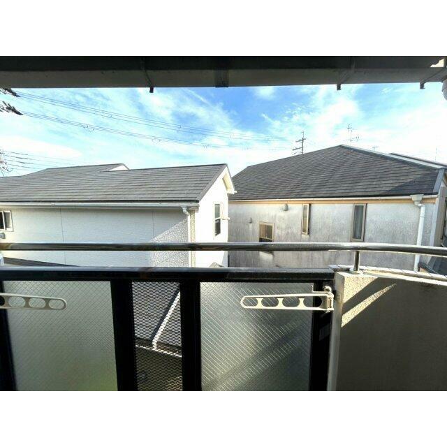 外からの目が気にならないバルコニーで洗濯物が干せます