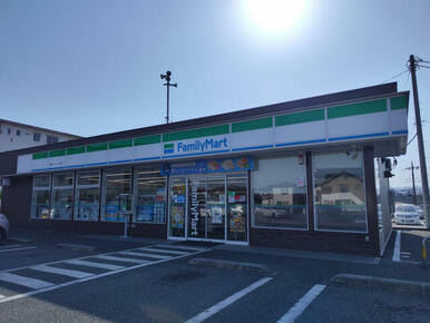 ファミリーマート鳩山ニュータウン店