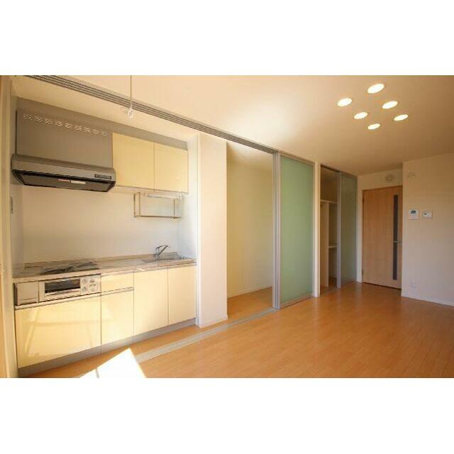 キッチンは２口ガスコン＆グリル付きタイプ。