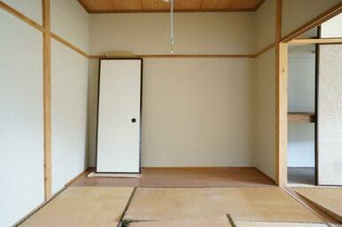 こちらには床の間が付き、広々としています