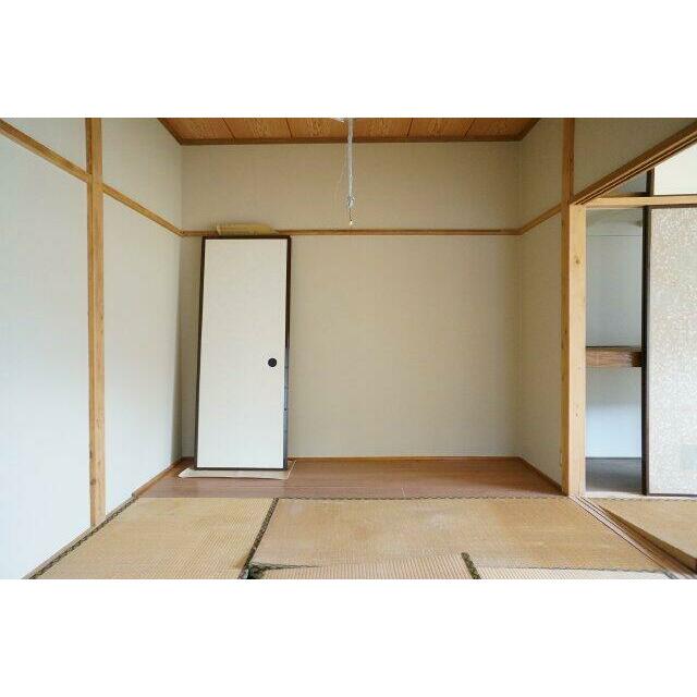 こちらには床の間が付き、広々としています