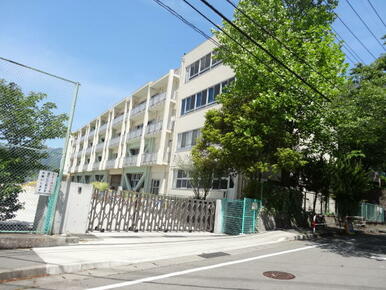 上野原市立上野原小学校